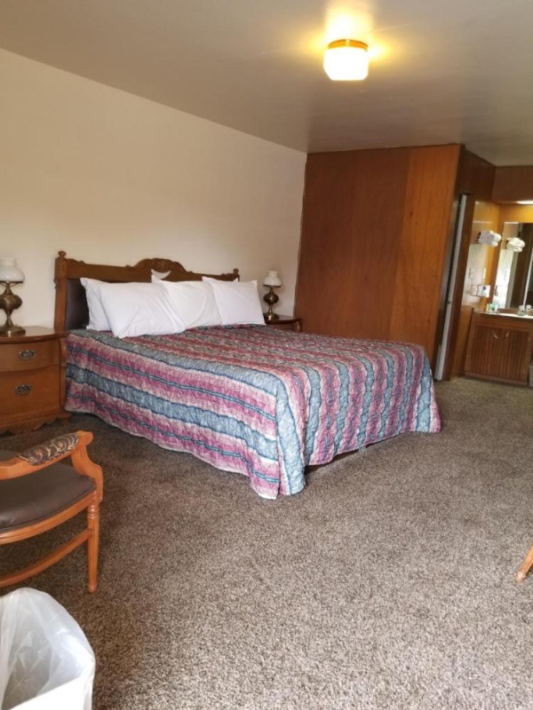 Plaza Motel image 13